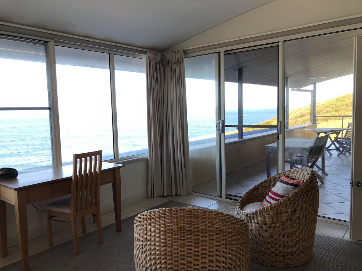 Oceanscape Luxury Beachfront Villas Скотс Хед Стая снимка